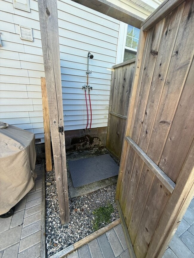 Building Photo - 2 bedroom ,1 bathroom Ranch style home in ...