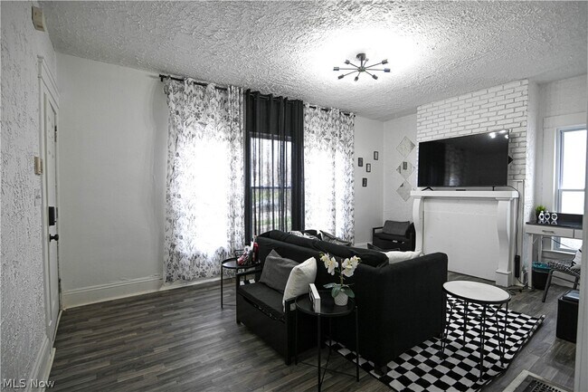 Foto del edificio - 1856 Lampson Rd