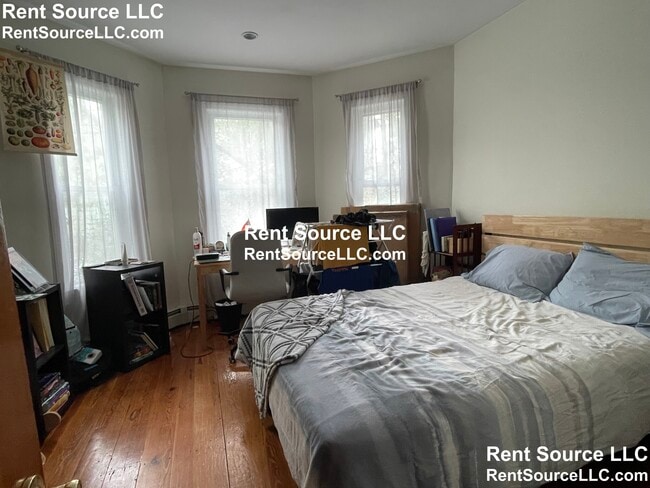 Building Photo - 187 Brookline St