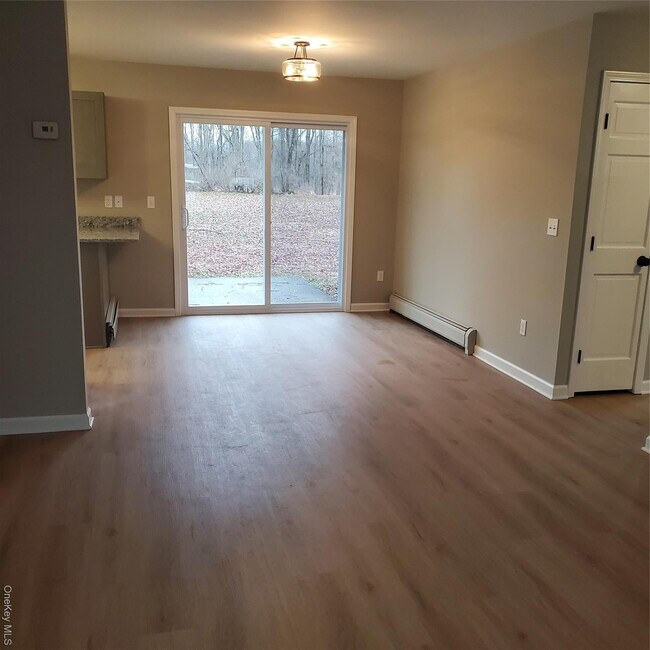 Foto del edificio - 71 E Searsville Rd