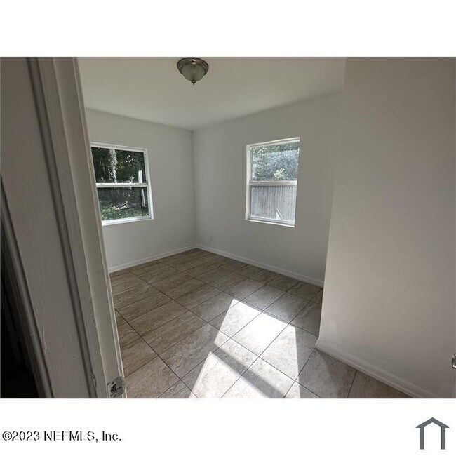 Foto del edificio - 3056 W 19th St