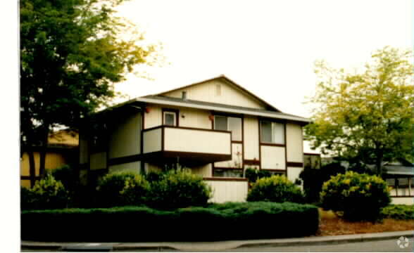 Building Photo - 901 Kirsten Ct