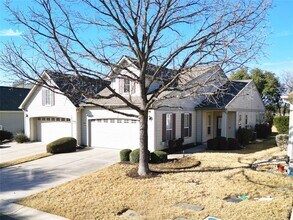 Building Photo - 233 Bonham Loop