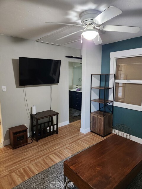 Foto del edificio - 2828 E 10th St