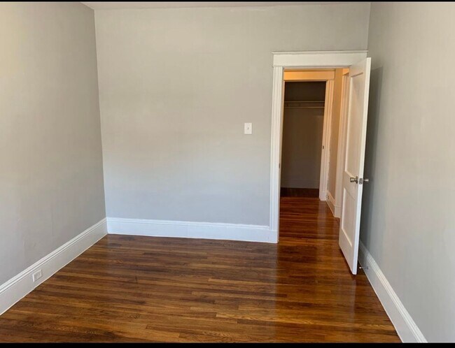 Building Photo - Amazing apartment in Allston