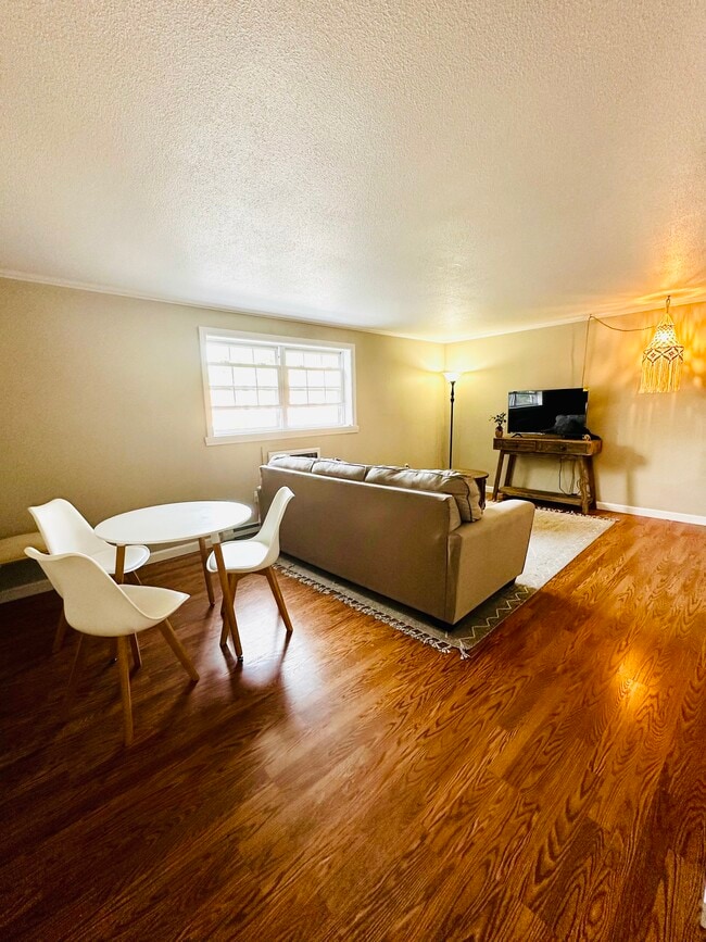 Building Photo - 39 Pleasant St