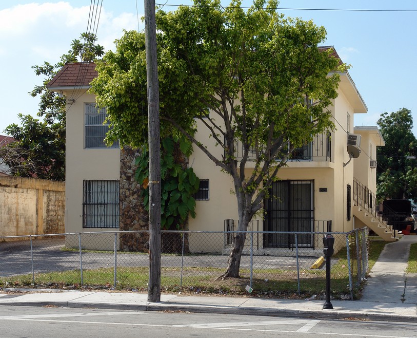 Primary Photo - Blacker House Apartments