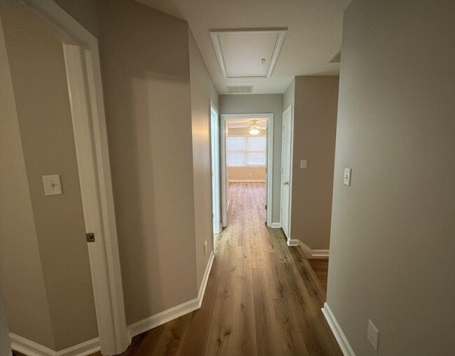 Building Photo - 462 Peachtree Ridge Dr NW