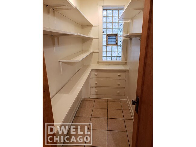 Foto del edificio - 3334 N Hamlin Ave