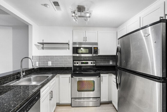 Building Photo - 1150 K St NW