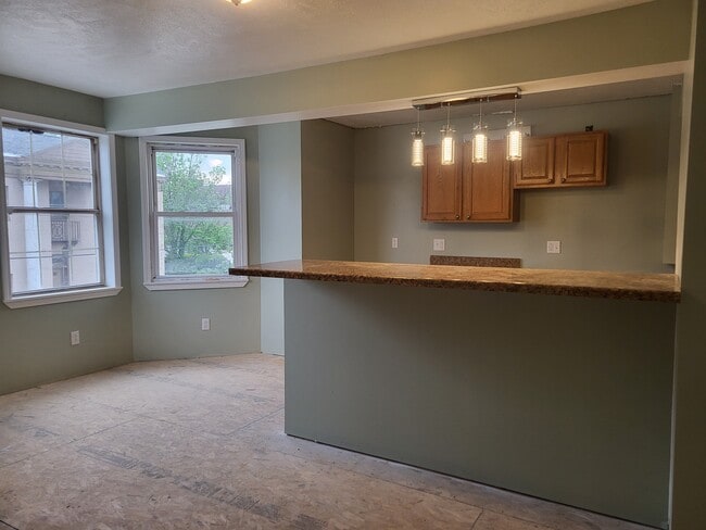 Building Photo - 412 Depot St