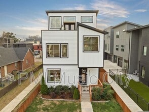Building Photo - 1403 10th Ave N