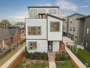 Building Photo - 1403 10th Ave N