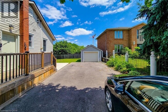 Building Photo - 345 Hawkridge Ave