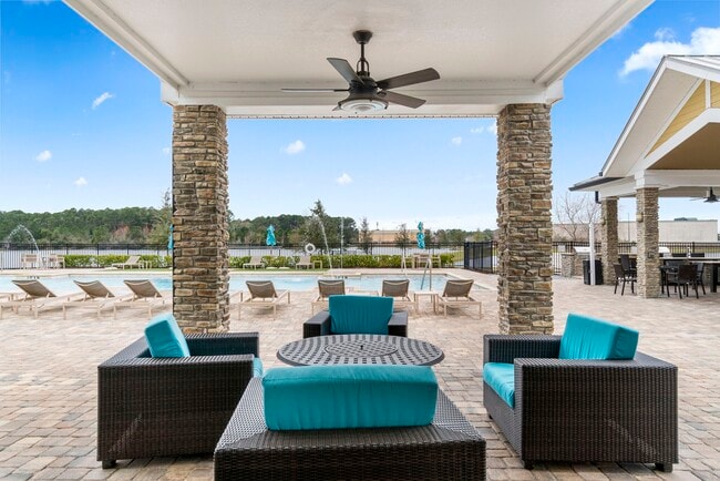 Ven a relajarte en un estilo de vida de lujo en Broxton Bay. - Broxton Bay Apartments