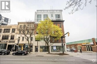 Building Photo - 121-121 King St E