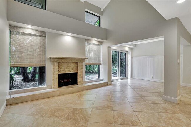 Building Photo - 6012 Glendale Dr
