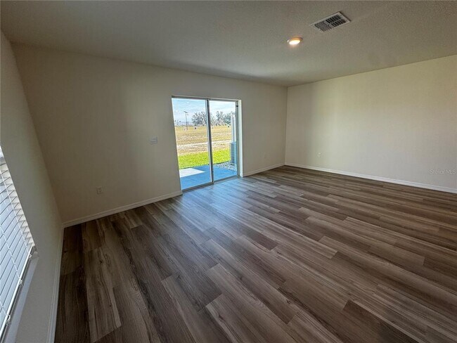 Foto del edificio - 8401 Gower Trl