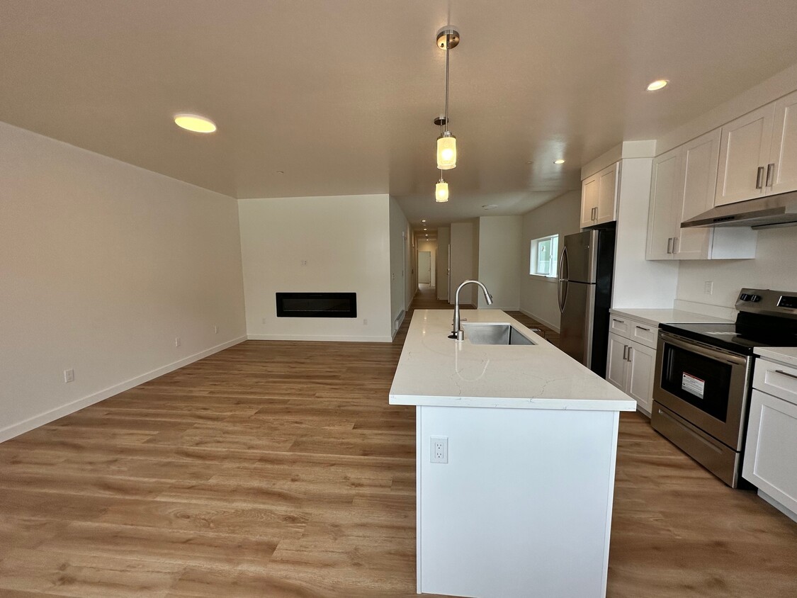 Living room/kitchen - 1888 Clement St