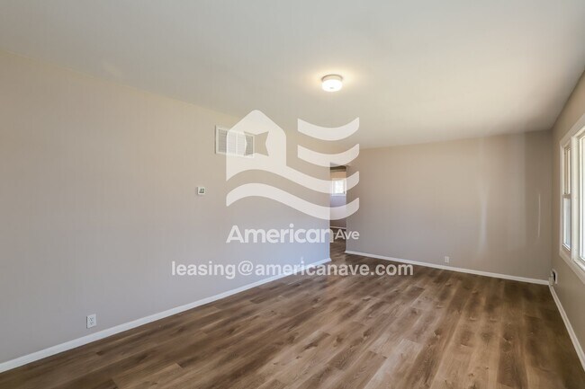 Building Photo - 11013 Bennington Ave