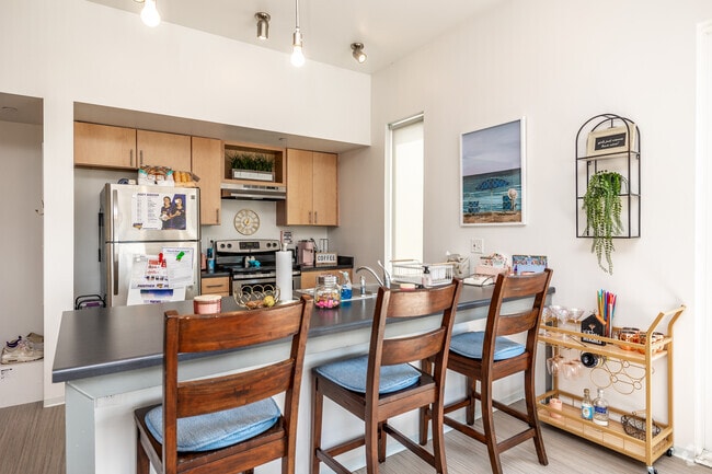 1BR, 1BA - 846 SF - River Place