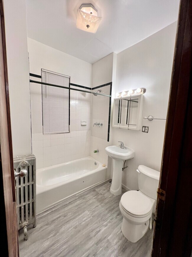 1434 N Ridgeway Ave Unit Cozy 1st Floor Apartment, Chicago, IL 60651 Apartments in Chicago, IL