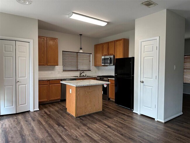 Building Photo - 3910 Mossy Pl Ln
