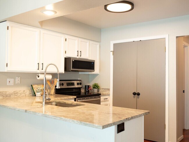 Foto del edificio - 2 Bedroom Townhome in Littleton