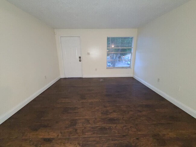 Foto del edificio - 7640 Forest City Rd