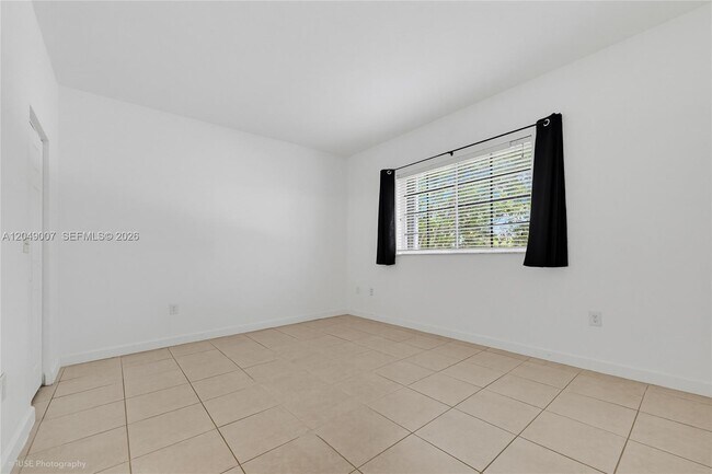 Foto del edificio - 2630 NE 3rd Dr