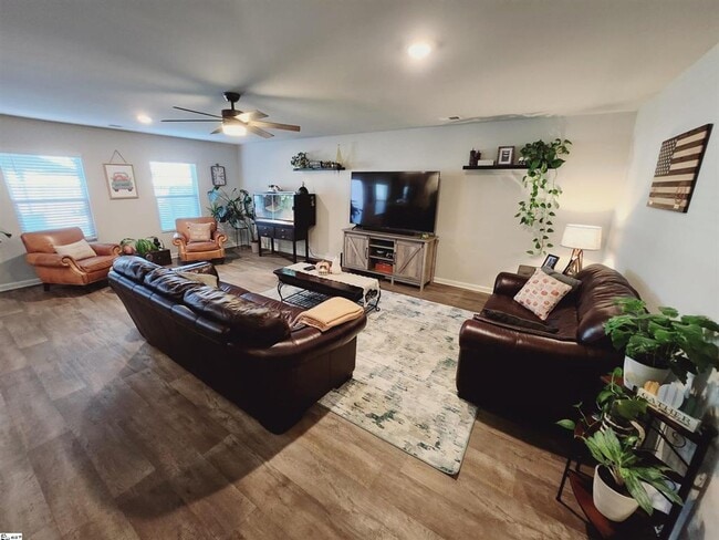 Building Photo - 4 Bed, 2.5 Bath Home Available in Fountain...