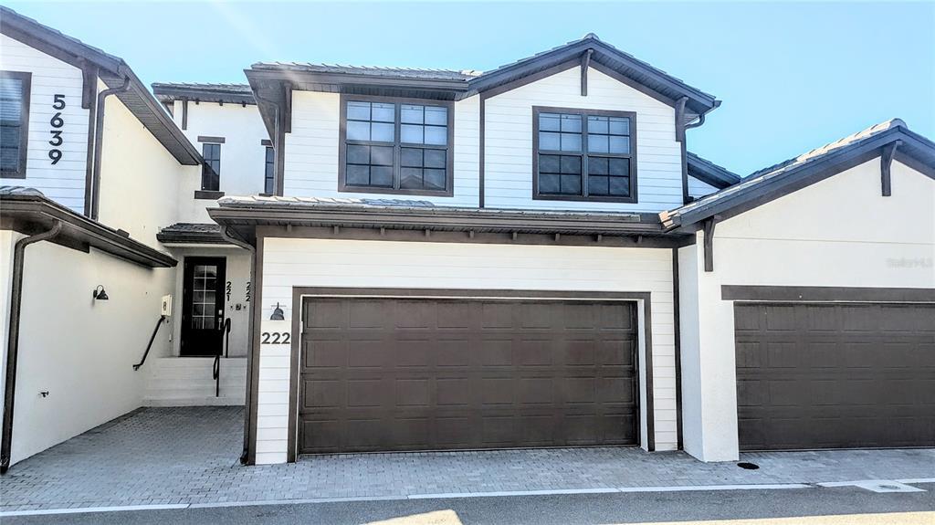 Foto principal - 5639 N Honore Ave