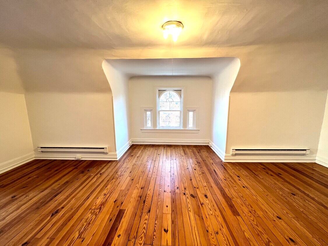 Primary Photo - 352 Market St
