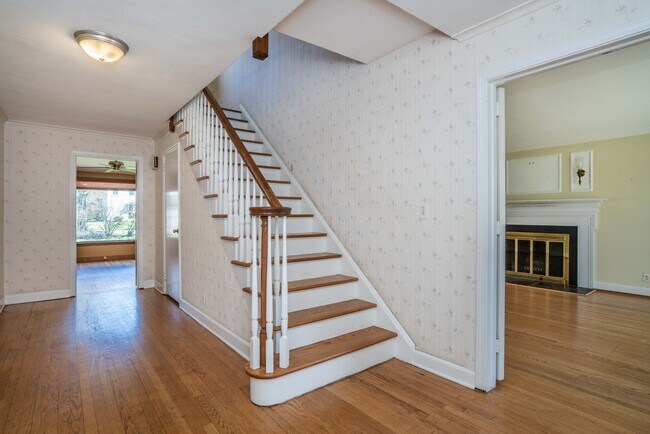Entry Hall - 88 Pilgrim Rd