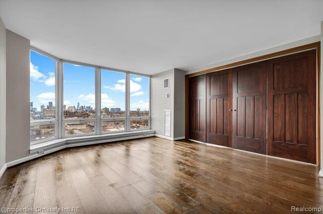 Building Photo - 250 E Harbortown Dr