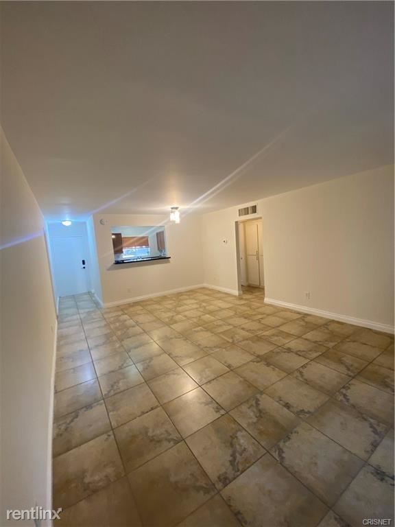 Building Photo - 3 br, 2 bath Condo - 18350 Hatteras St Apt...