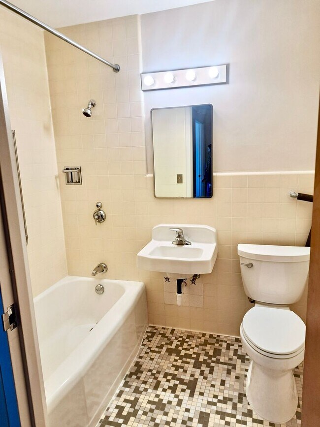 Foto del edificio - Eagle Crest Village Apartments #328: 1bdrm/1bath – All Utilities & Wi-Fi Included!
