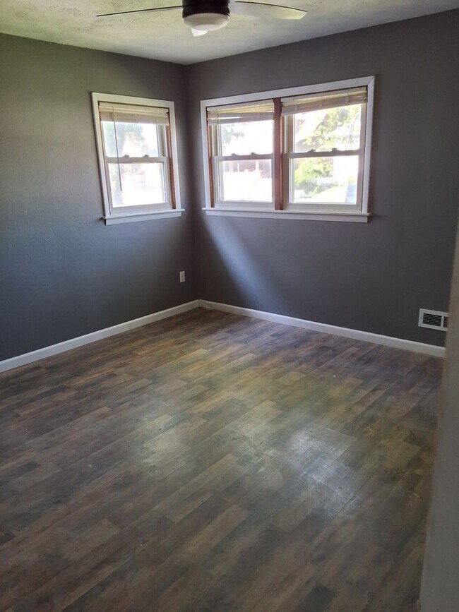 Foto del edificio - 4 bedrooms/2 bathrooms House