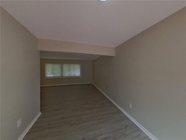 Foto del edificio - 12235 Hillsboro Ave