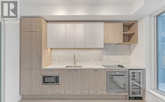 Building Photo - 2020 Bathurst St