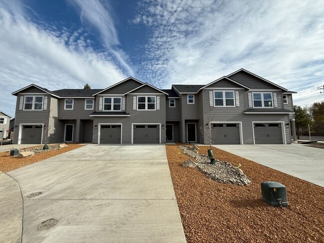 Building Photo - Brand New Stunning 3 Bed/2.5 Bath Townhouse-Old Farm District