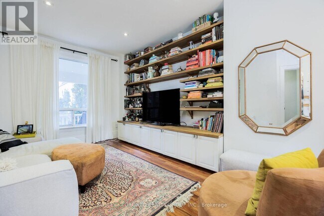 Building Photo - 164 Hamilton St