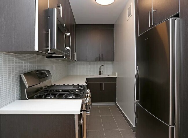 Foto del edificio - 425 W 53rd St