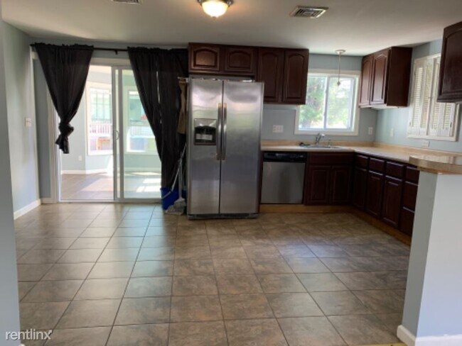 Building Photo - 4 br, 3 bath House - 33 Greenfield St