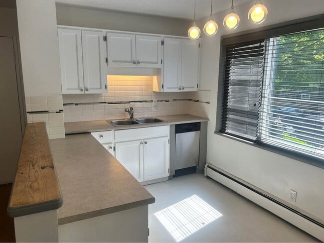 Photo du bâtiment - 2465 W 5th Ave