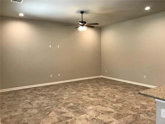 Foto del edificio - 5037 Park Shore Dr