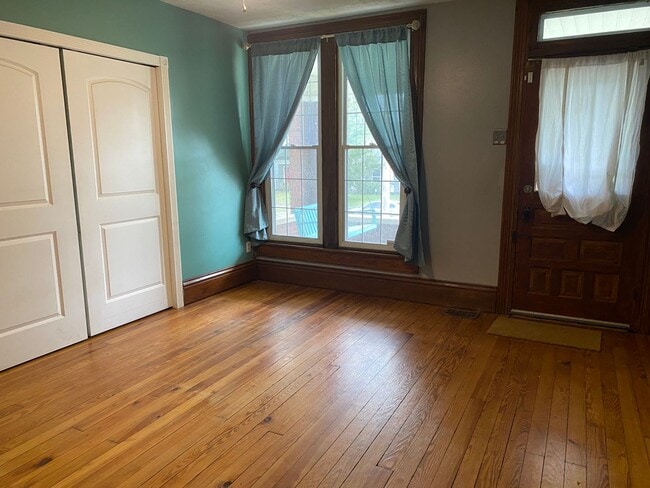 Building Photo - Adorable 2 bedroom 1 bathroom Germantown S...