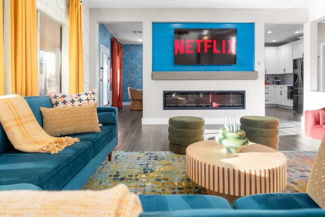 Building Photo - 4900 S Springs Dr