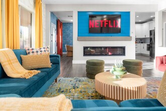 Building Photo - 4900 S Springs Dr