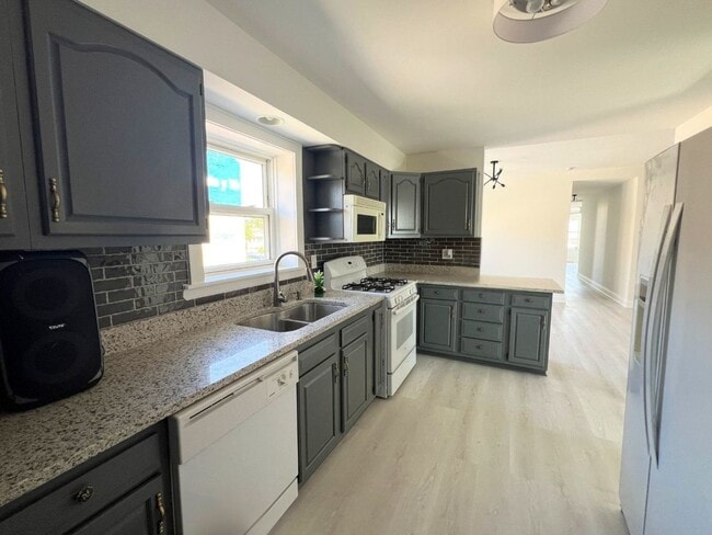Foto del edificio - 4343 W Diversey Ave